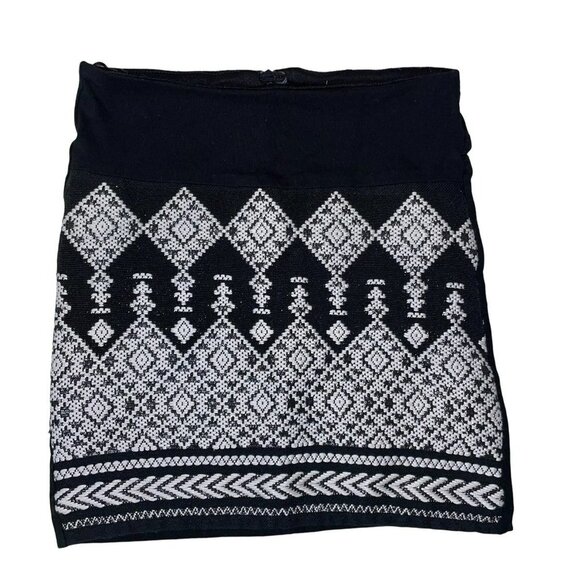 H&M Black & White Metallic Embroidered Aztec Geometric Mini Skirt - Size XS - Picture 1 of 9